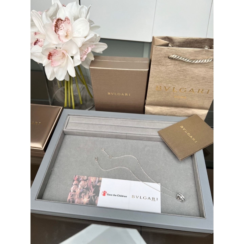 Bv1g*ai necklaces